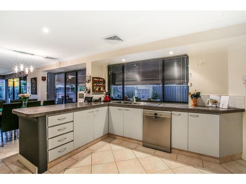 12 Paradise Grove, Atwell WA 6164