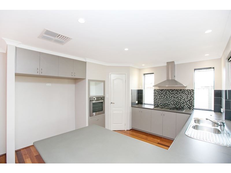 6 Barcoo Bend, Hammond Park WA 6164