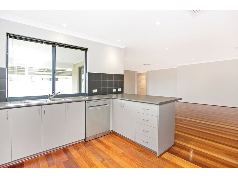 6 Barcoo Bend, Hammond Park WA 6164