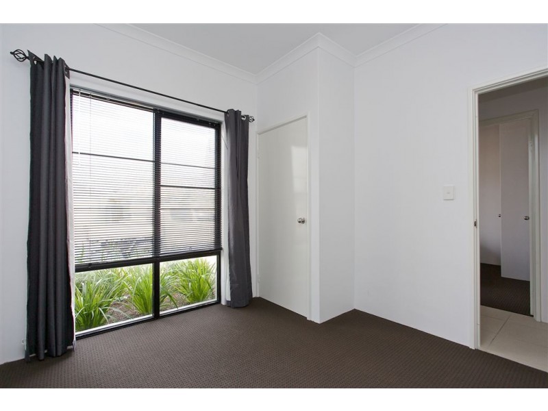18 Towarri Way, Wandi WA 6167