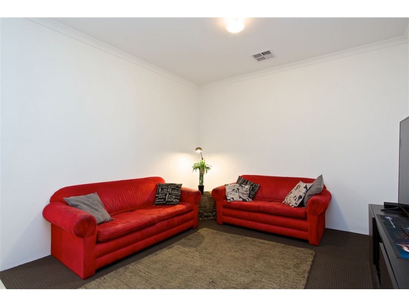 18 Towarri Way, Wandi WA 6167