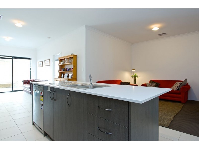 18 Towarri Way, Wandi WA 6167