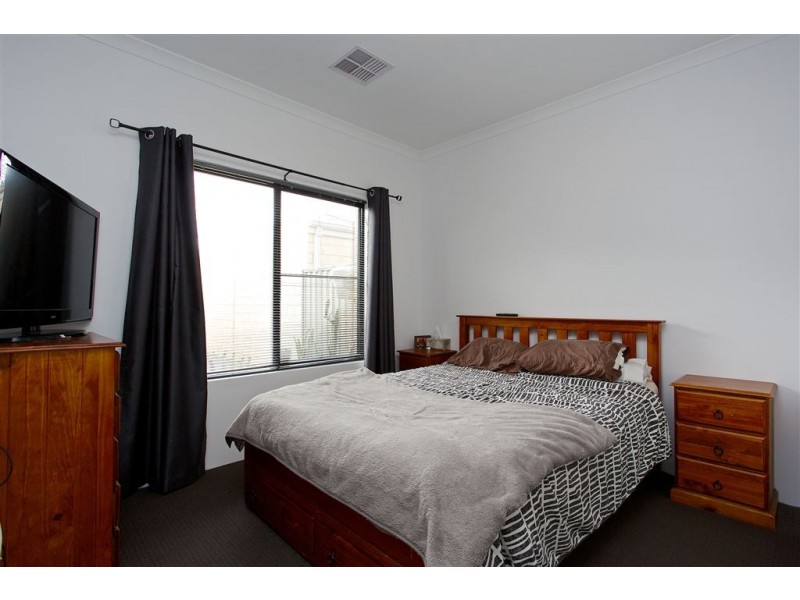 18 Towarri Way, Wandi WA 6167