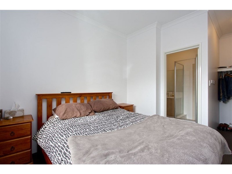 18 Towarri Way, Wandi WA 6167