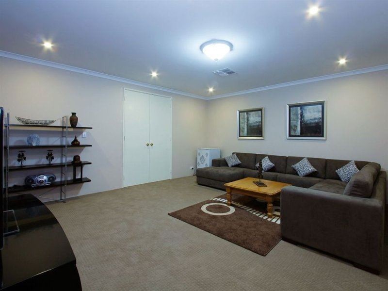 5 Araluen Bend, Aubin Grove WA 6164