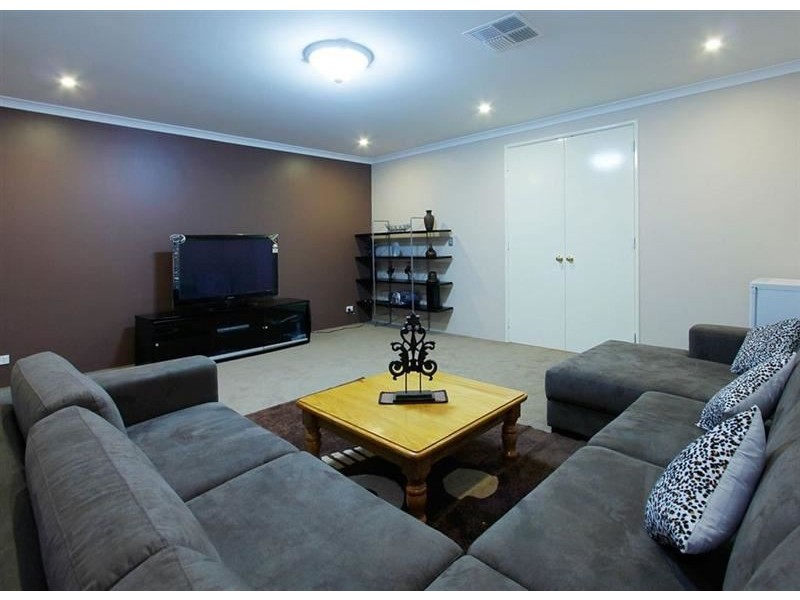 5 Araluen Bend, Aubin Grove WA 6164