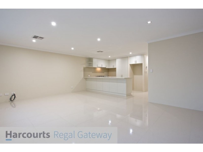 8 Towarri Way, Wandi WA 6167