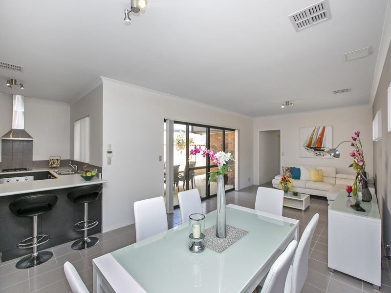 3 Timms Lane, Hammond Park WA 6164