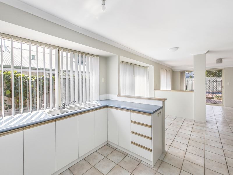 28 Lombe Gardens, Atwell WA 6164