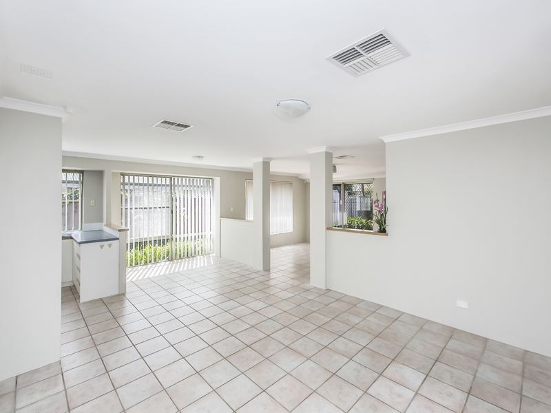 28 Lombe Gardens, Atwell WA 6164
