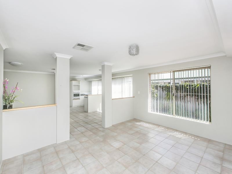 28 Lombe Gardens, Atwell WA 6164