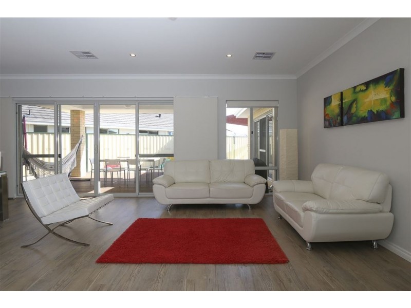 70 Macquarie Boulevard, Hammond Park WA 6164