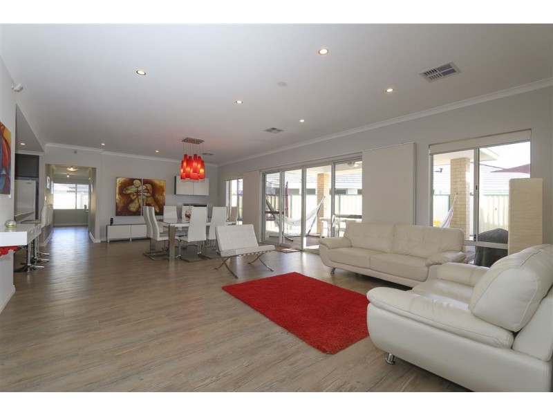 70 Macquarie Boulevard, Hammond Park WA 6164