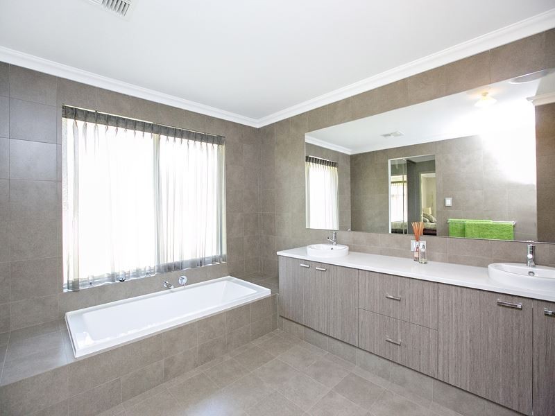 11 Figtree Lane, Golden Bay WA 6174