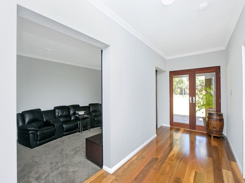 11 Figtree Lane, Golden Bay WA 6174