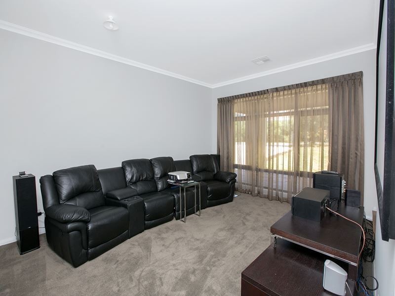 11 Figtree Lane, Golden Bay WA 6174