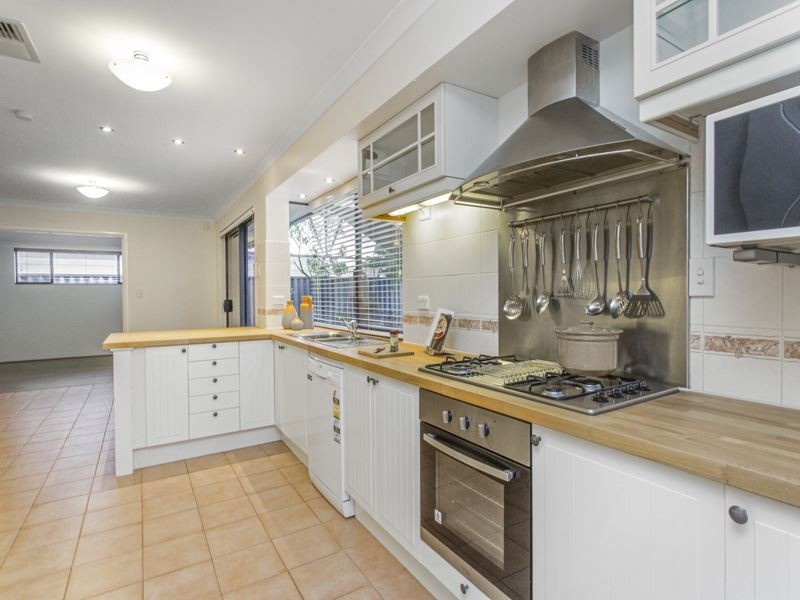 1 Charm Way, Atwell WA 6164