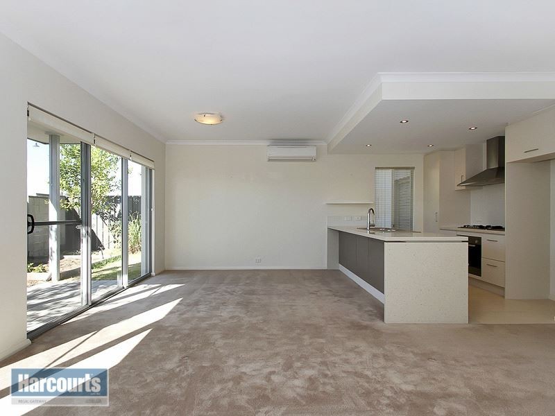 20/18 Deanmore Bend, Hammond Park WA 6164