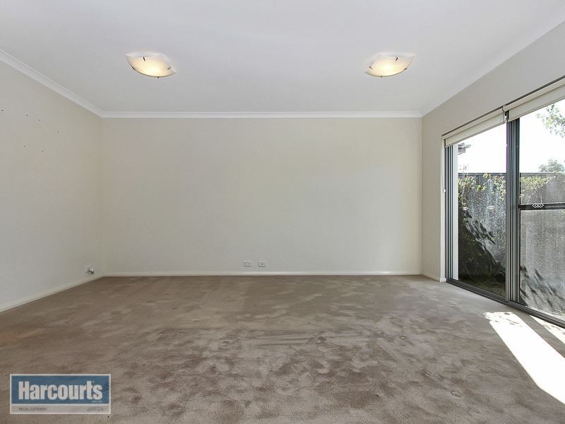 20/18 Deanmore Bend, Hammond Park WA 6164