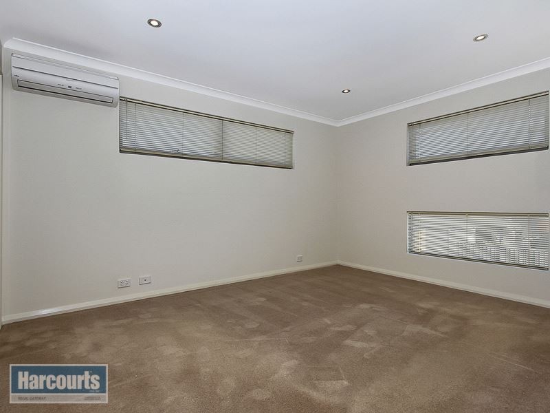 20/18 Deanmore Bend, Hammond Park WA 6164