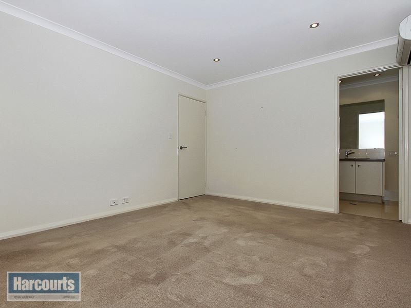 20/18 Deanmore Bend, Hammond Park WA 6164