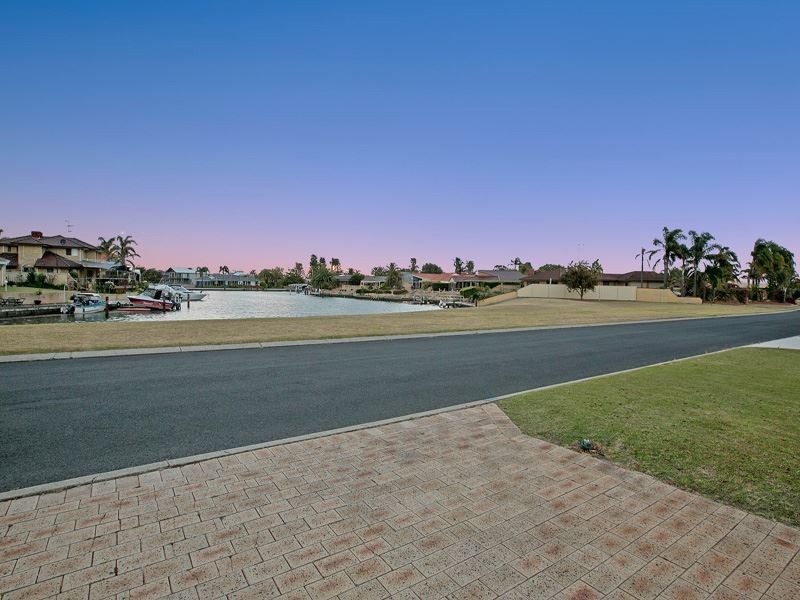 28 Donnelly Gardens, Dudley Park WA 6210