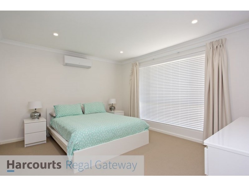 8 Richmond Entrance, Success WA 6164