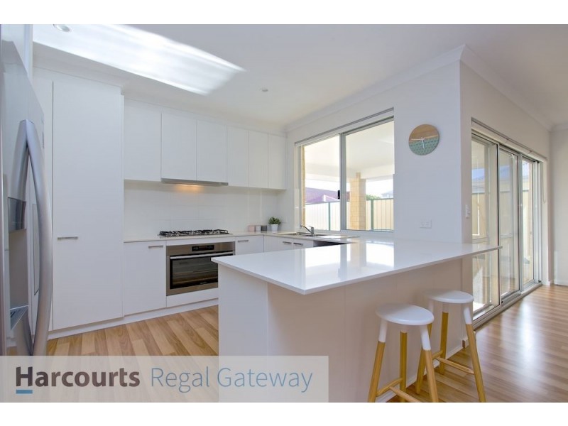 8 Richmond Entrance, Success WA 6164