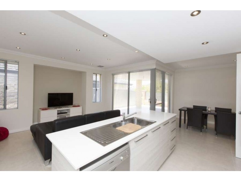 11 Bindarri Grove, Wandi WA 6167