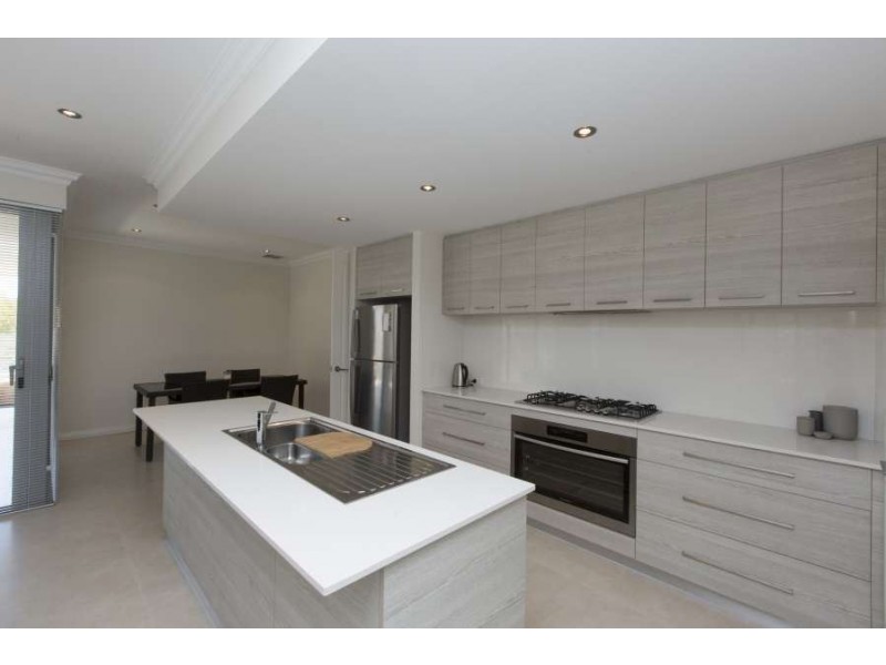 11 Bindarri Grove, Wandi WA 6167