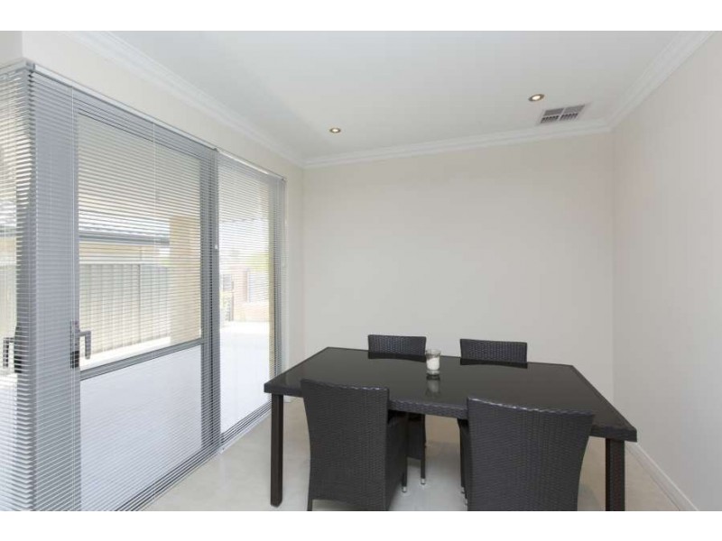 11 Bindarri Grove, Wandi WA 6167