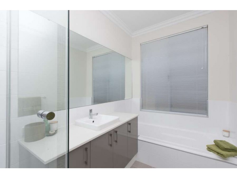 11 Bindarri Grove, Wandi WA 6167