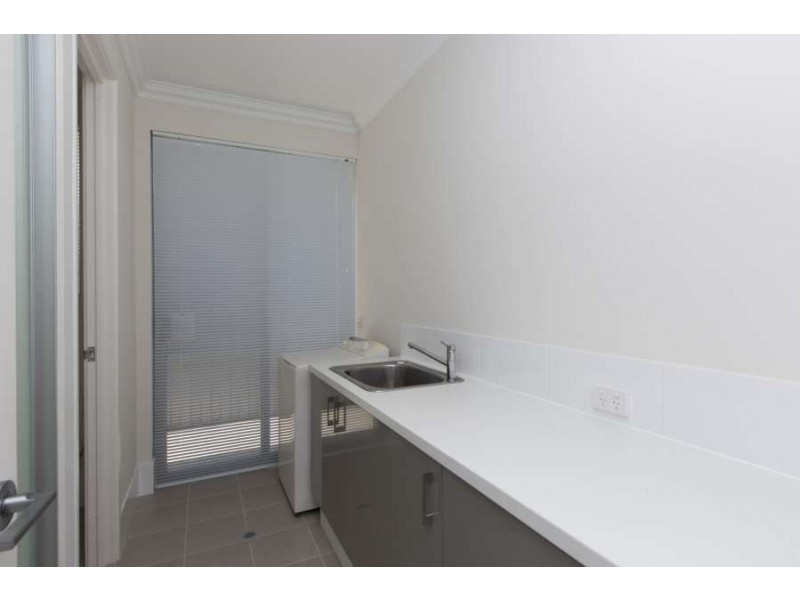 11 Bindarri Grove, Wandi WA 6167