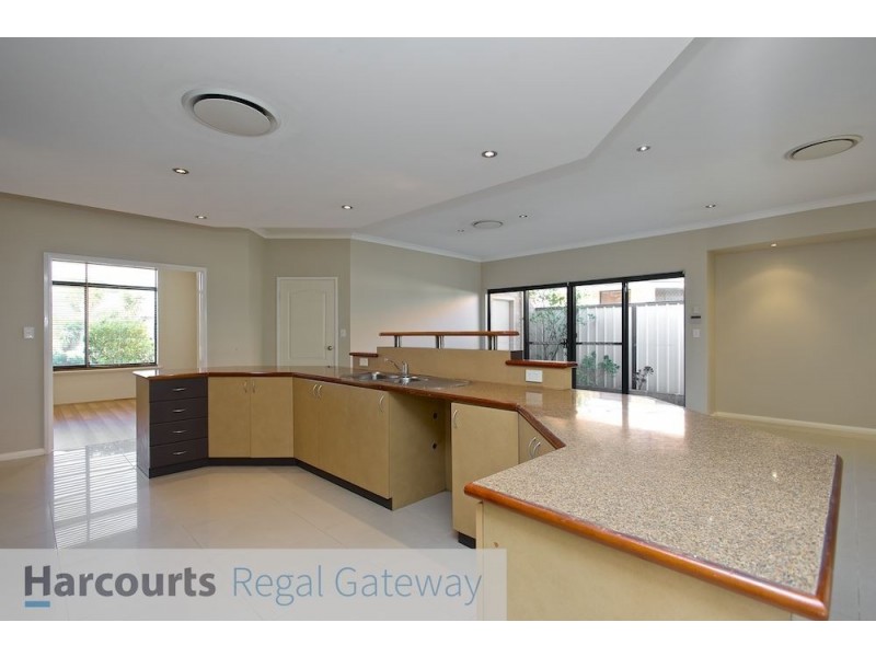25 Savannah Circuit, Success WA 6164