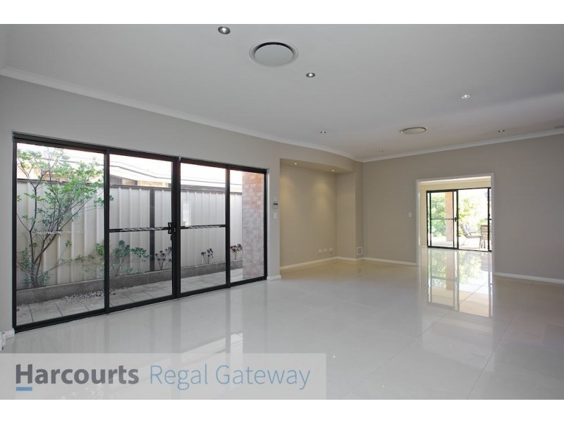 25 Savannah Circuit, Success WA 6164