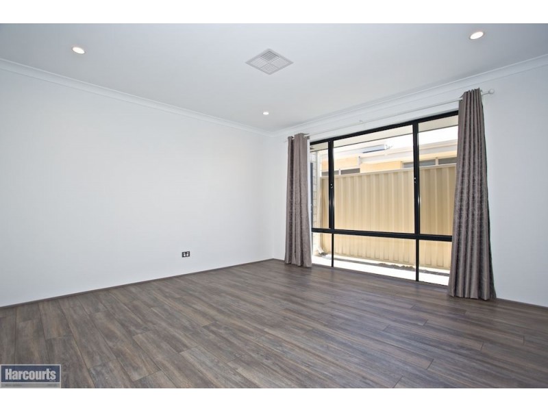 4 McIntosh Street, Hammond Park WA 6164