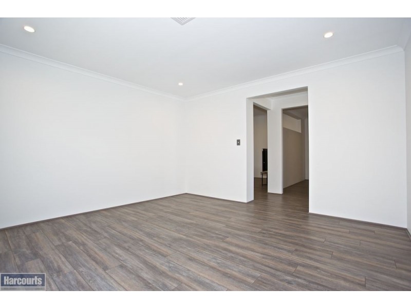 4 McIntosh Street, Hammond Park WA 6164