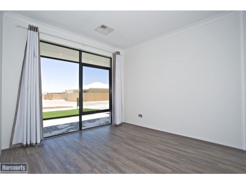 4 McIntosh Street, Hammond Park WA 6164