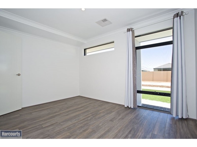 4 McIntosh Street, Hammond Park WA 6164