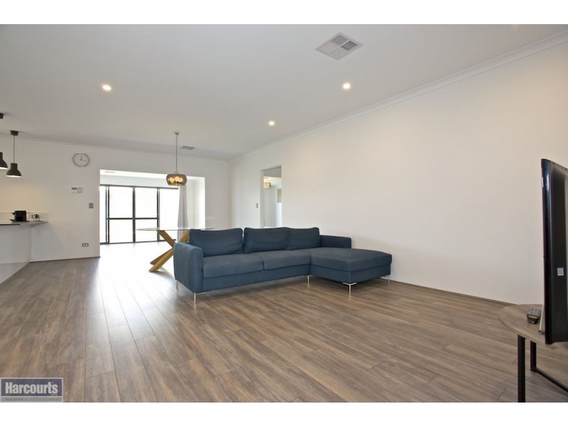 4 McIntosh Street, Hammond Park WA 6164