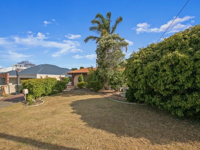 25 Davies Crescent, Kardinya WA 6163