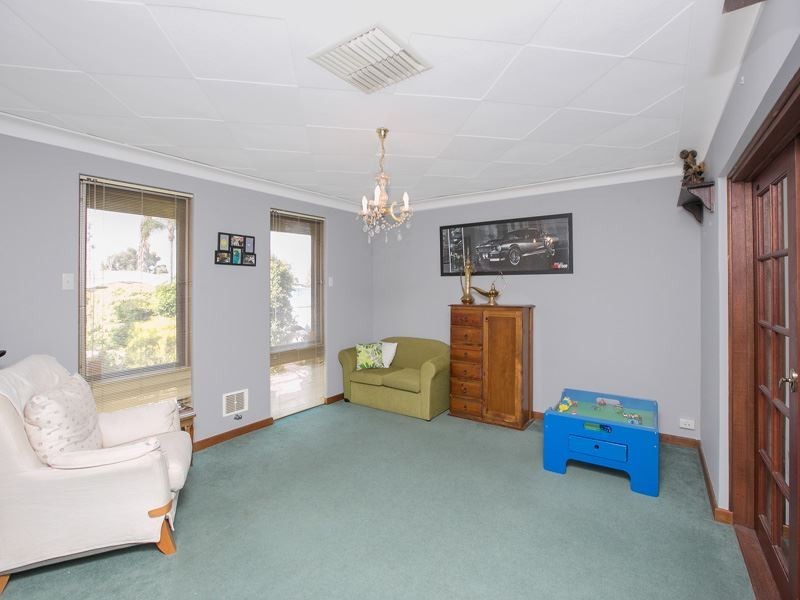 25 Davies Crescent, Kardinya WA 6163