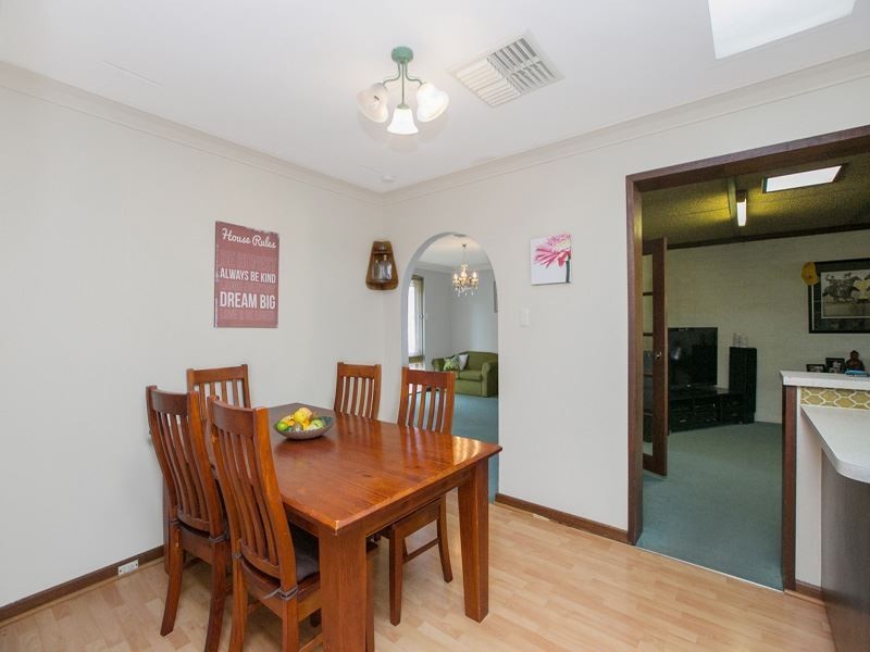 25 Davies Crescent, Kardinya WA 6163