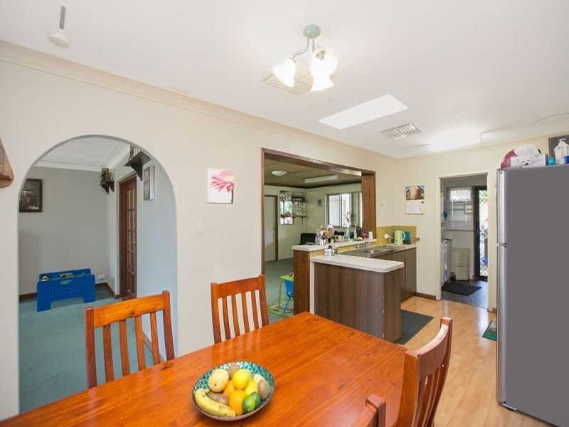 25 Davies Crescent, Kardinya WA 6163
