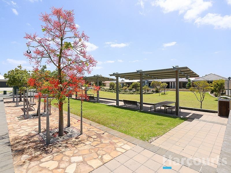 16 Johnsonia Bend, Hammond Park WA 6164