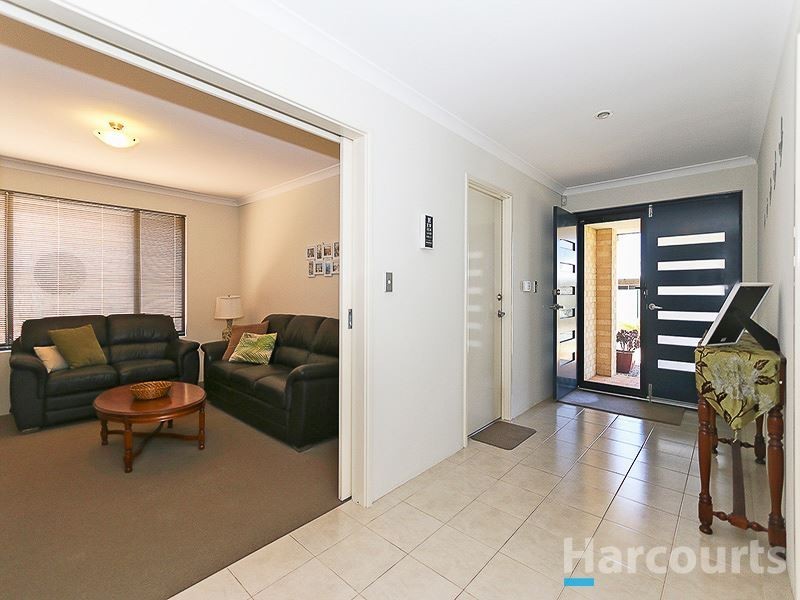 16 Johnsonia Bend, Hammond Park WA 6164