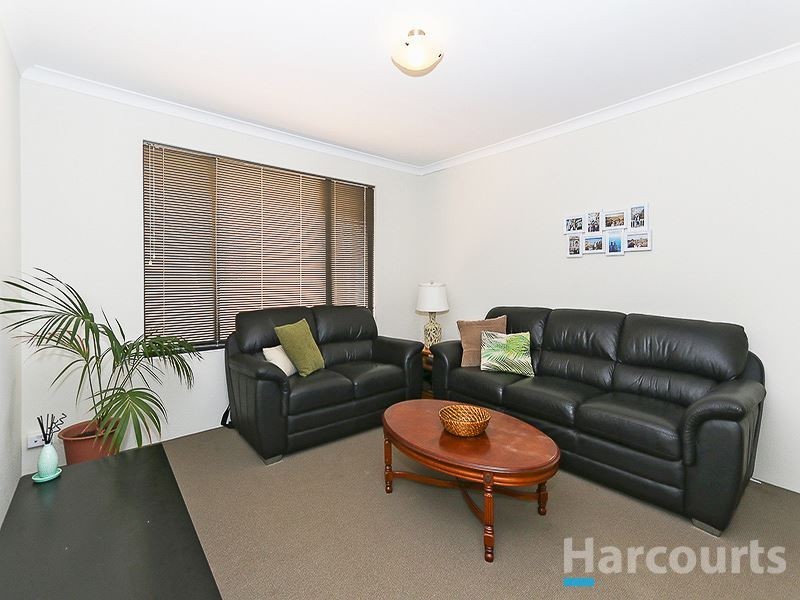 16 Johnsonia Bend, Hammond Park WA 6164