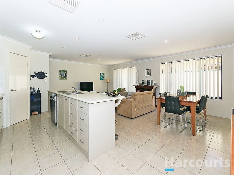 16 Johnsonia Bend, Hammond Park WA 6164