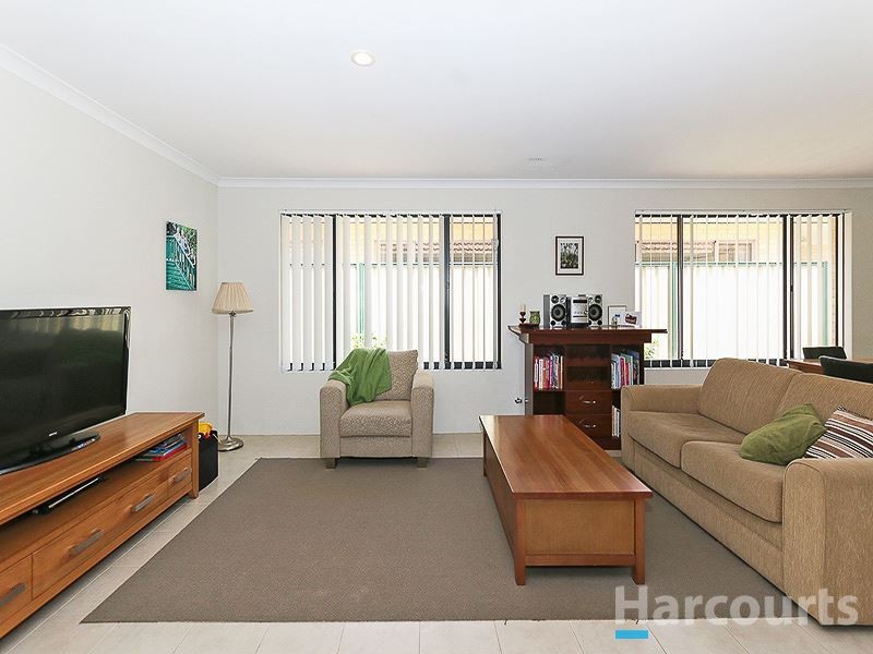 16 Johnsonia Bend, Hammond Park WA 6164