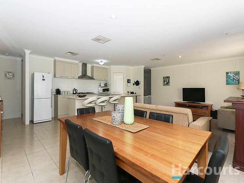 16 Johnsonia Bend, Hammond Park WA 6164